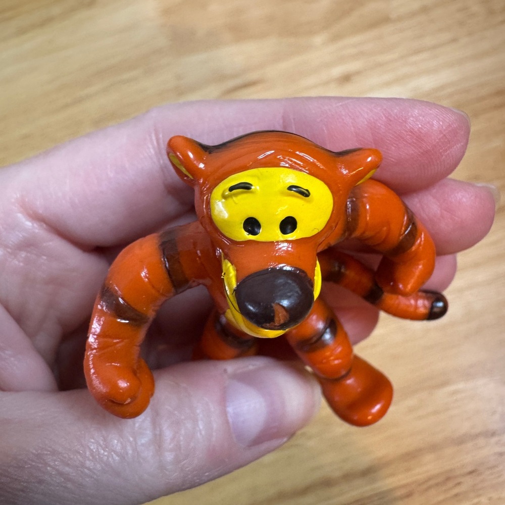 Vintage Tigger Figurine West Germany Bullyland Winnie the Pooh Orange Tiger Toy - Picture 2 of 8